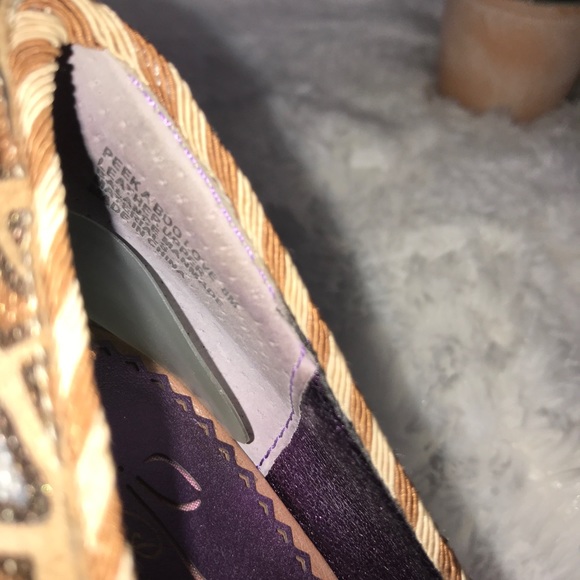 Poetic License Pumps w Studded Bow - Picture 4 of 6